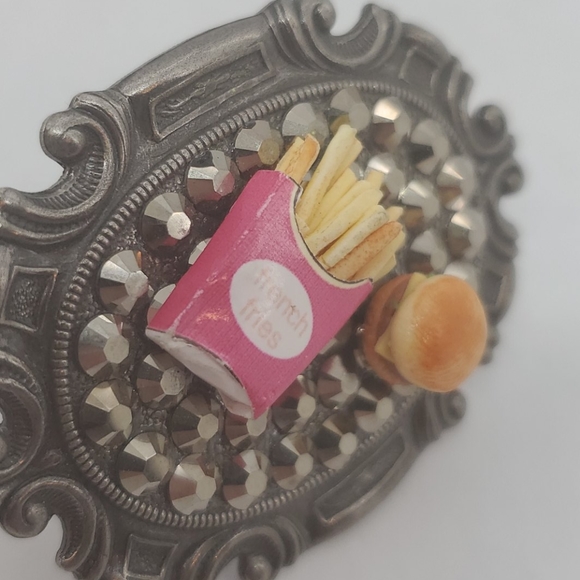 CHEESEBURGER & FRIES SWAROVSKI RHINESTONE RING - Picture 6 of 8